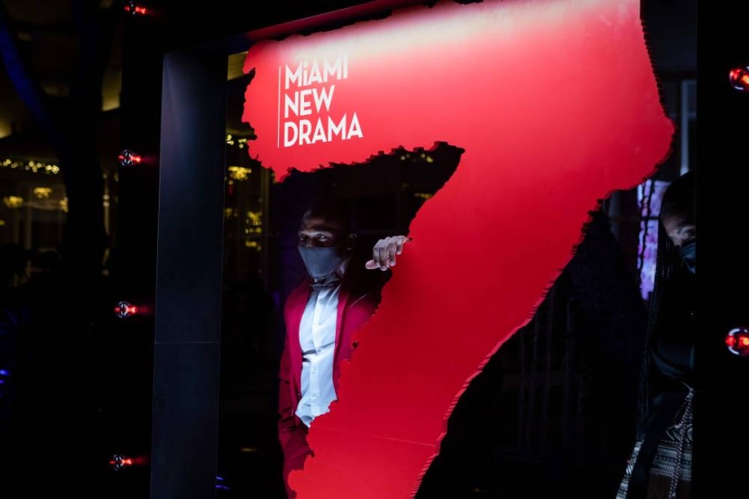 واجهات المحال المقفلة في ميامي تتحول مسرحا فنيا