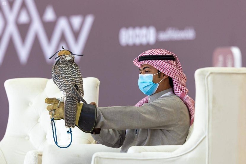 مهرجان الملك عبدالعزيز يعزز أواصر الصداقة بين صقاري العالم