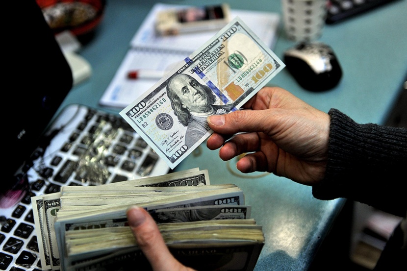 الدولار يهبط مع تقويض تفاؤل اللقاح للطلب على الملاذات الآمنة