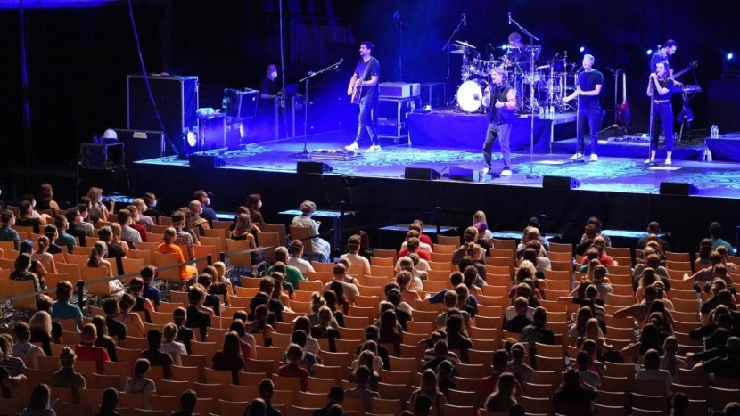 بفحوص طبية .. القطاع الموسيقي يلتف على الجائحة للخروج من الكود