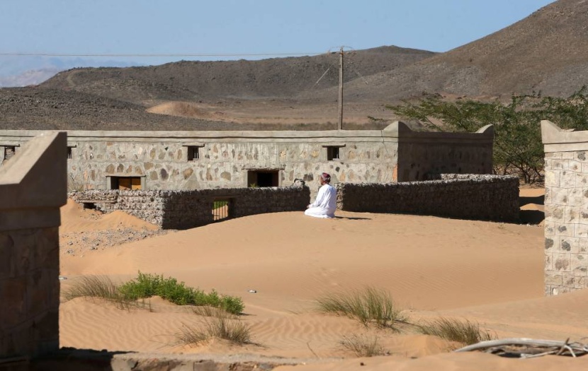 طمستها الرمال قبل 30 عاما .. عمانيون يحنون إلى قرية وادي المر