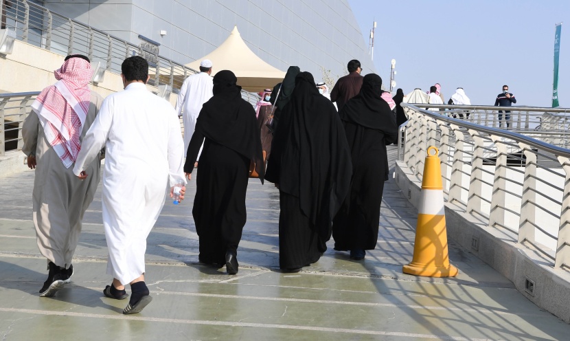 مركز لقاحات كورونا في الرياض يشهد حضورا كبيرا في ظل تنظيم وانسيابية تامة لتسهيل الحصول على اللقاح.
