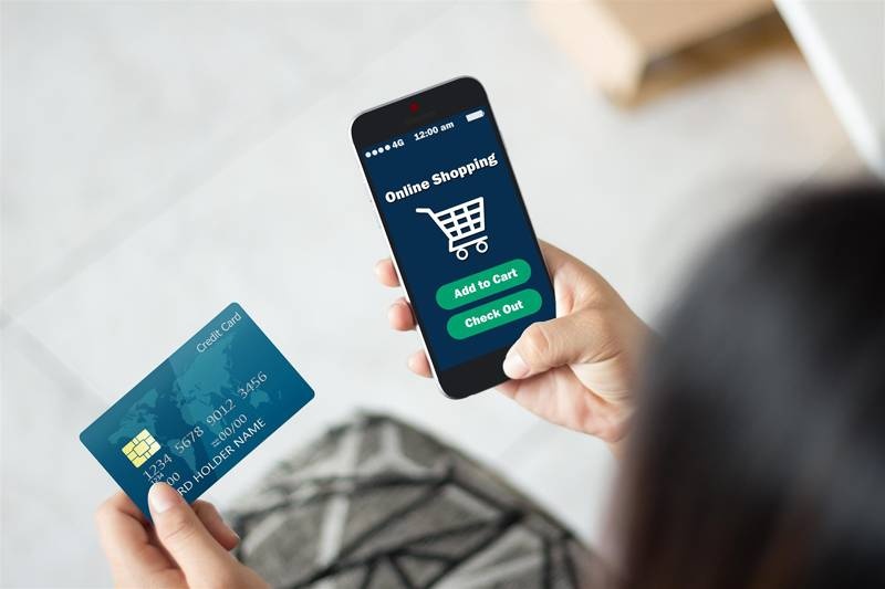 77 % من سكان المملكة توجهوا إلى التسوق والدفع إلكترونيا