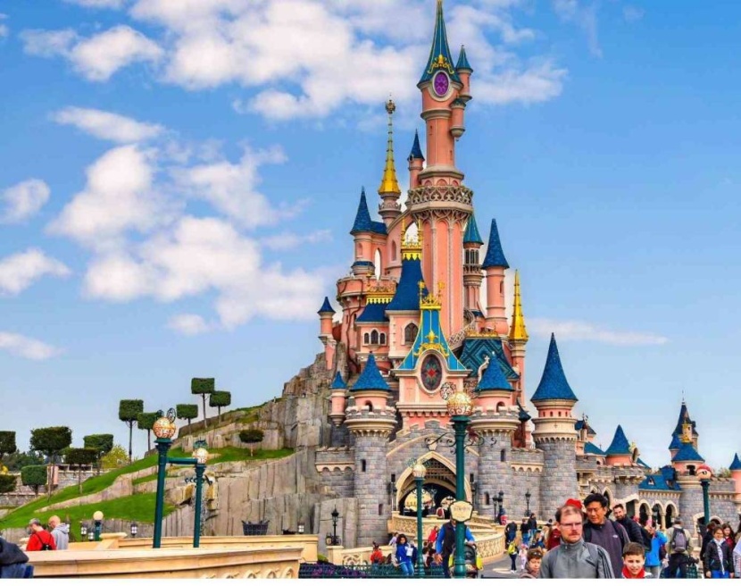 الجائحة تؤجل فتح «ديزني لاند باريس» إلى أبريل المقبل
