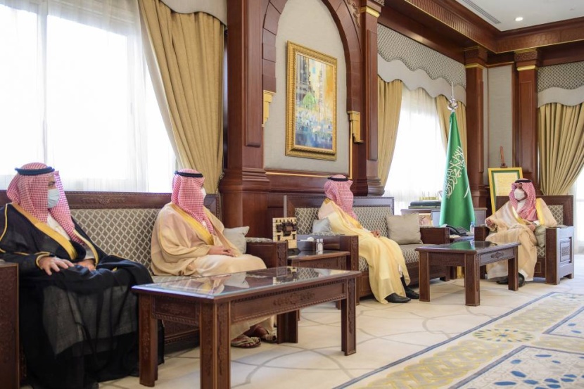 أمير المدينة المنورة يشيد بنشاط غرفة ينبع وما تحققه من إنجازات