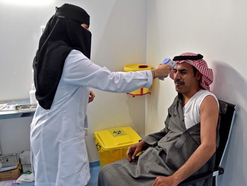  مركز لقاحات كورونا في الرياض يشهد اليوم حضورا كبيرا في ظل تنظيم وانسيابية تامة لتسهيل الحصول على اللقاح. 