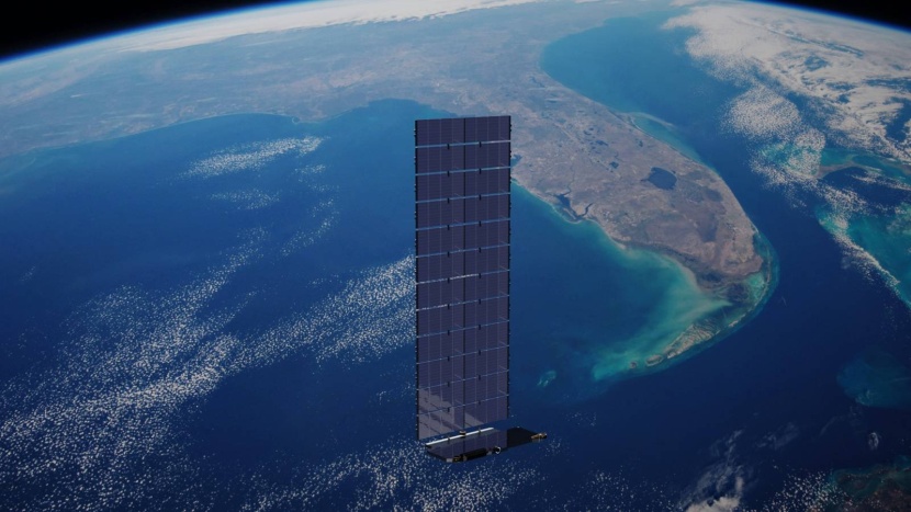 الأقمار الاصطناعية تصعد الخلاف بين أغنى رجلين في العالم