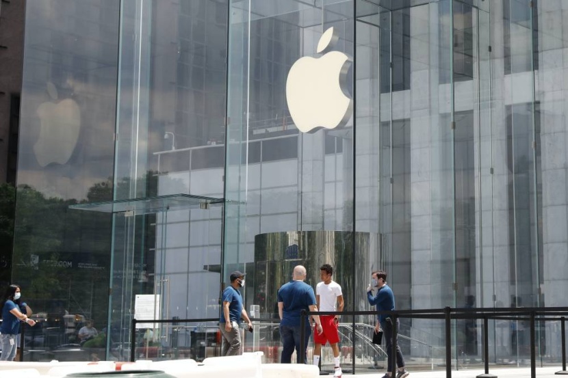 توتر عمالقة التكنولوجيا يتصاعد .. "فيسبوك" تعتزم مقاضاة "أبل" بتهمة تقويض المنافسة