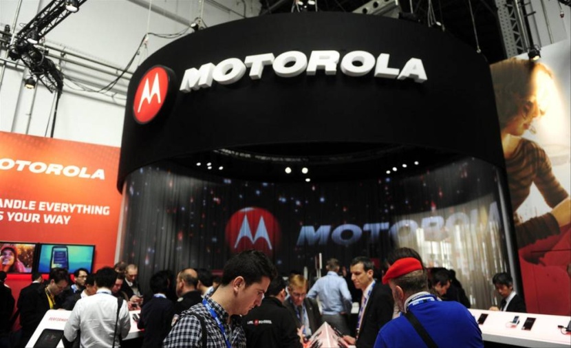 تقنية من "موتورولا" تشحن الهواتف عن بعد