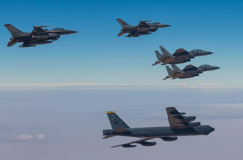 المقاتلات السعودية "f-15" والقاذفات الأمريكية الاستراتيجية "B-52" في تمرين مشترك