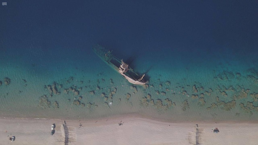 «حقل» .. المياه الشفافة والشواطئ الساحرة في «شتاء السعودية»