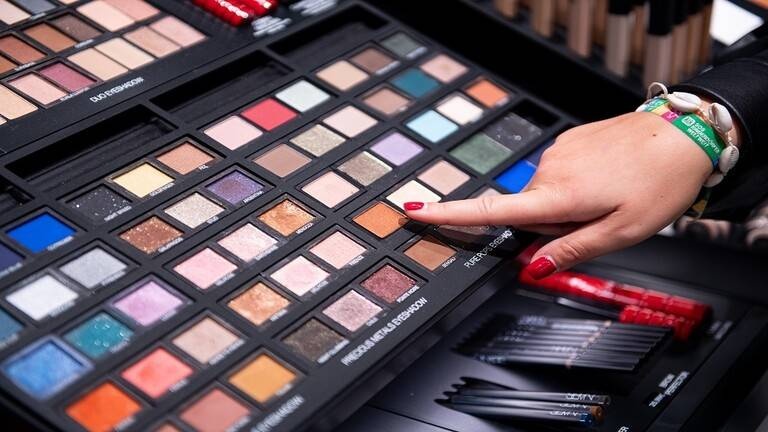 باحثون يخشون خطورة استخدام مواد النانو في مستحضرات التجميل والغذاء