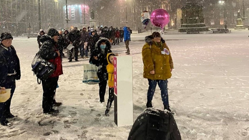 مشردون في حرارة تحت الصفر من أجل وجبة