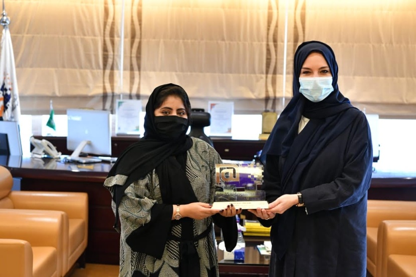 طالبة في الجامعة السعودية الإلكترونية تخترع تقنية أكياس الدم النانوية