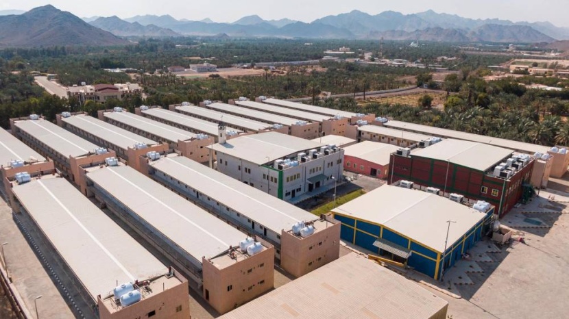 أمير المدينة يدشن أول مشروع نموذجي لإسكان العمالة في المنطقة