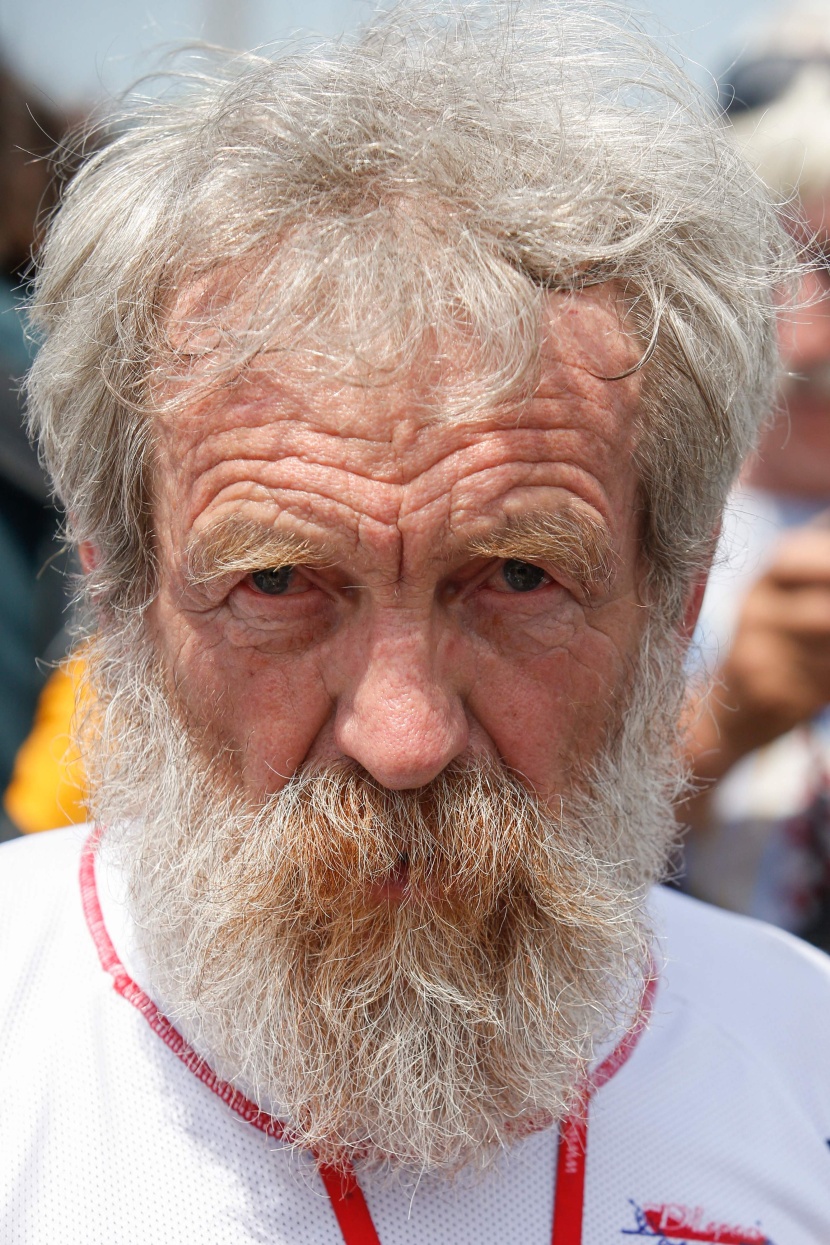  بعمر 74 عاما.. وفاة مغامر بولندي اجتاز الأطلسي 3 مرات بعد تسلقه أعلى قمة في أفريقيا