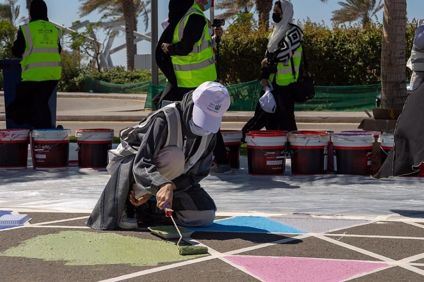  مبادرة "كورنيش الألوان" لتحسين المشهد البصري في الميادين والمحاور الرئيسية في جدة