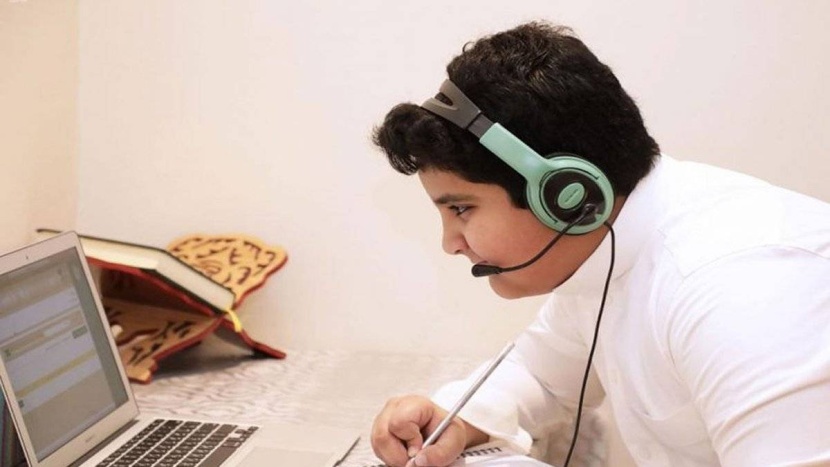 برامج توعوية ووقائية عن بعد للطلاب وأسرهم