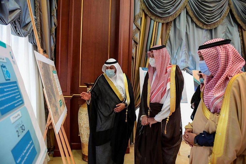 أمير المدينة المنورة يطلق مشروعين للخدمات البيئية في ينبع