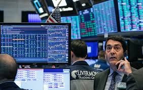 الأسهم الأمريكية ترتفع مع تحول التركيز للتحفيز والنتائج
