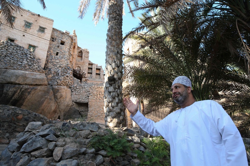  فنادق الطين مقصد سياحي يستقطب الزوار في قرية عمانية
