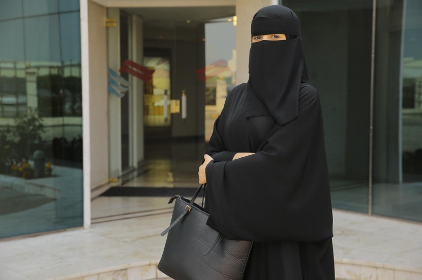 موظفة سعودية تتخطى تحديات النقل من وإلى العمل عبر "وصول"