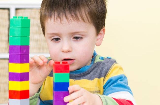 تطوير تكنولوجيا ذكاء اصطناعي لكشف التوحد في الطفولة المبكرة