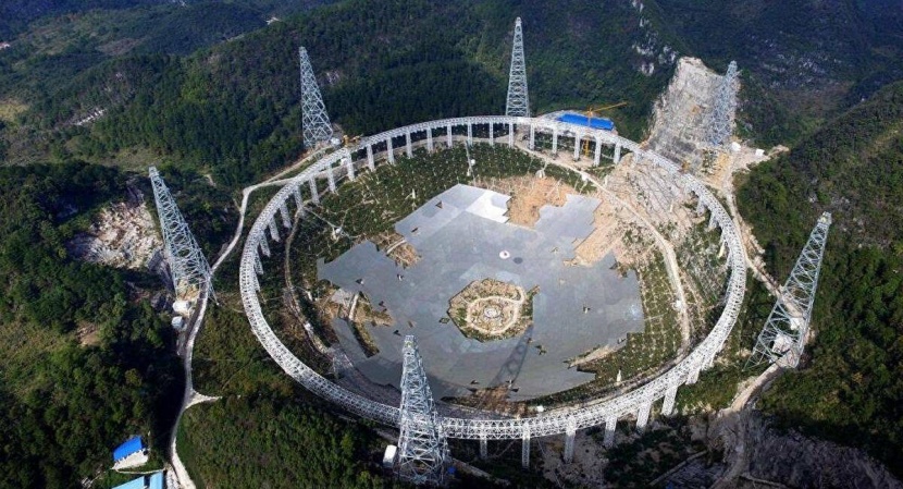 تنصيب تلسكوب في قاع أكبر بحيرات العالم