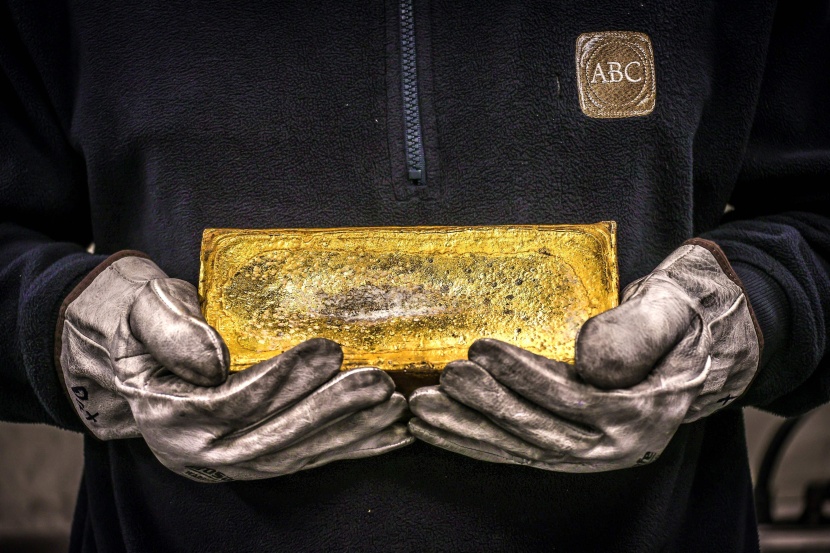 الذهب يتراجع عن أعلى مستوياته في أسبوعين مع صعود عوائد السندات الأمريكية 