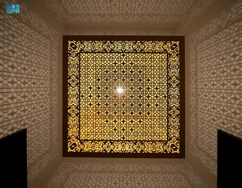 "إسقاط الضوء" شكل آخر من الفن الضوئي في معرض "نور على نور"