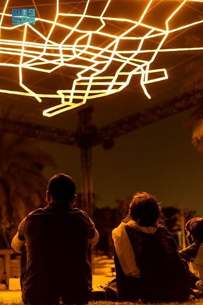 " المنارة " .. عمل فني فريد بمركز الملك عبد العزيز التاريخي ضمن احتفالات نور الرياض