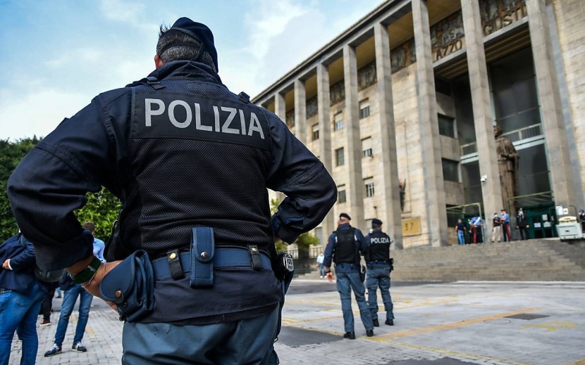 إيطالي يقتل لصين سرقا ساعته