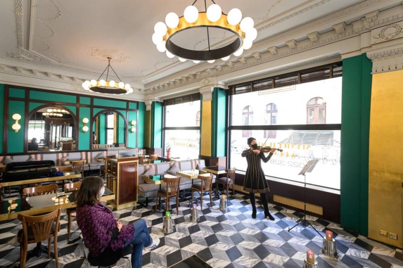 أوركسترا سويسرية تلتف على الجائحة وتقدم حفلاتها لمتفرج واحد