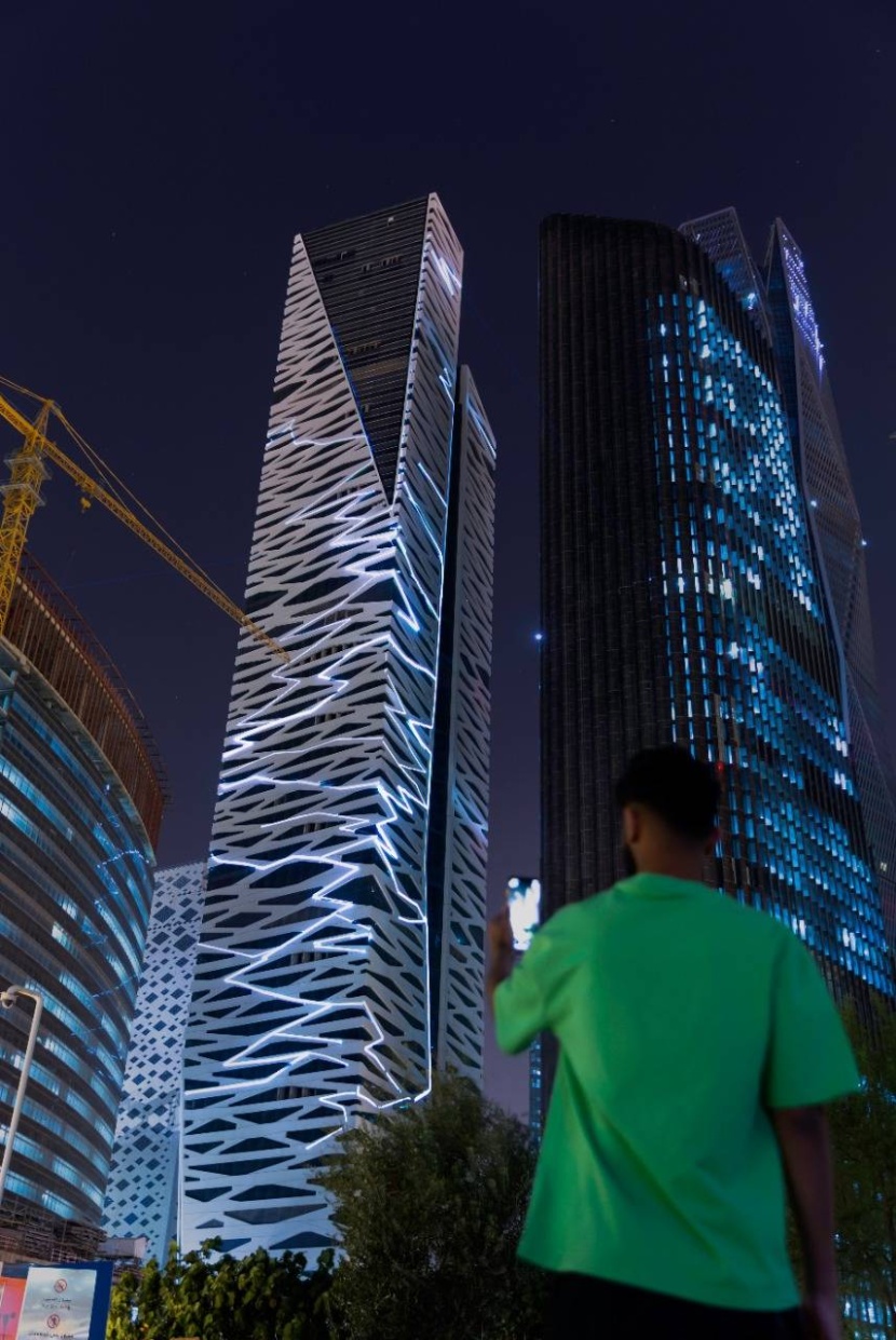 «تشعب» .. عمل فني إسباني يتفاعل مع الرعد في «نور الرياض»