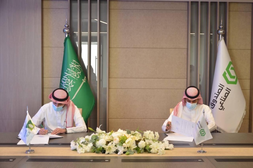 الصندوق الصناعي والبنك الأهلي التجاري يوقعان اتفاقية لتقديم منتج خدمة الاعتماد المستندي