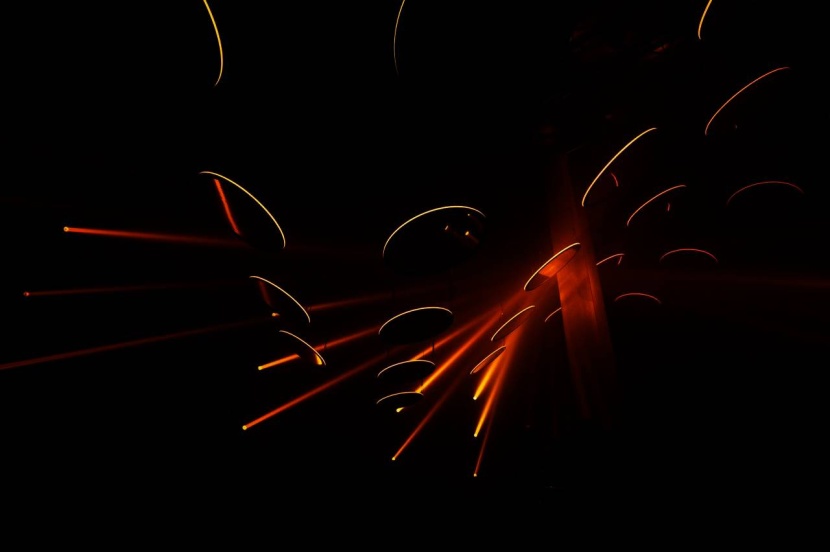 «المرايا والهالة».. عملان فنيان عالميان يضيئان واجهة الرياض