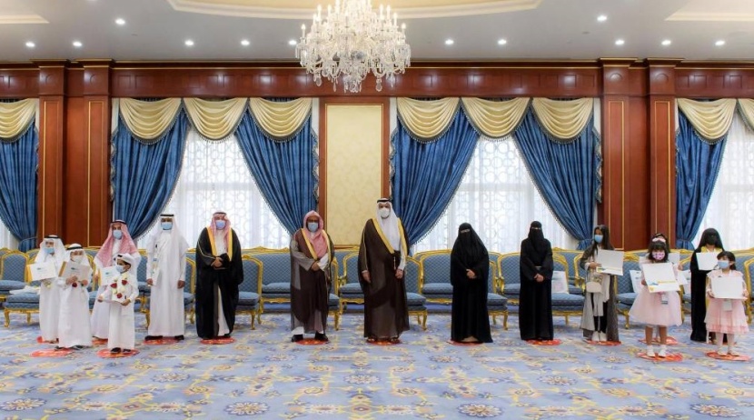 أمير المدينة يكرم الـ 10 الأوائل في مسابقة مدرستي الرقمية
