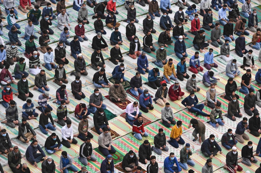  أجواء روحانية متفرقة عاشها العالم الإسلامي ليلة الأول من شهر رمضان المبارك
