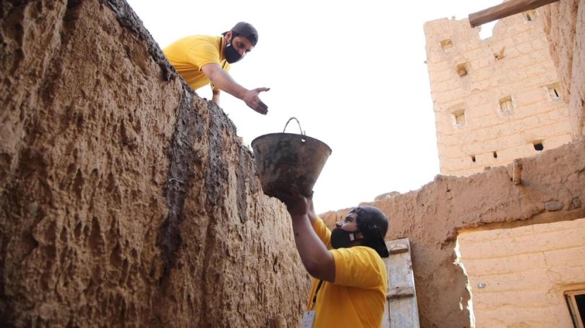 شباب عسير يمضون مليوني ساعة في الأعمال التطوعية