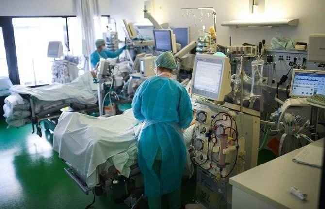 التحذير من تقليص العلاجات الطبية مع ارتفاع إصابات كورونا