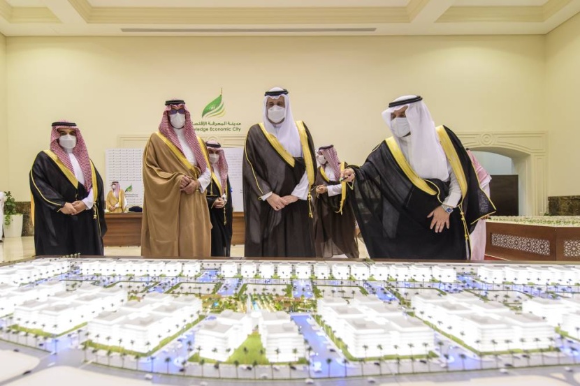 أمير المدينة المنورة يدشن مشاريع في مدينة المعرفة الاقتصادية