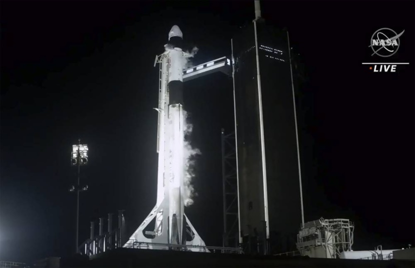 سبيس إكس وناسا ترسلان 4 رواد فضاء إلى محطة الفضاء الدولية