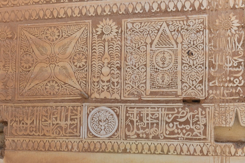 بناء وترميم البيوت الطينية في حائل هوية ونمط متوارث في المنطقة