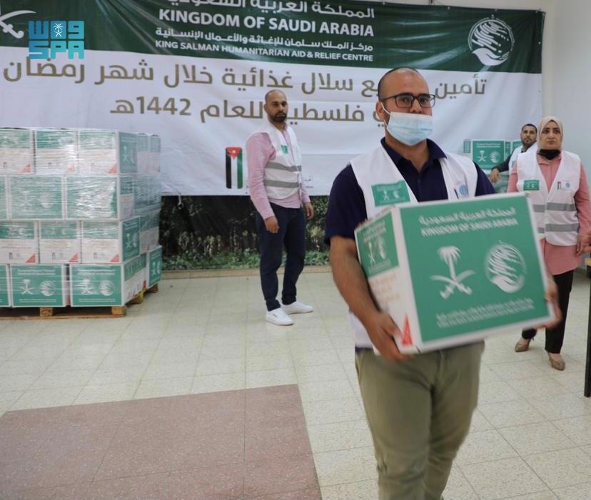 مركز الملك سلمان للإغاثة يوزع المساعدات في لبنان والأردن واليمن وفلسطين