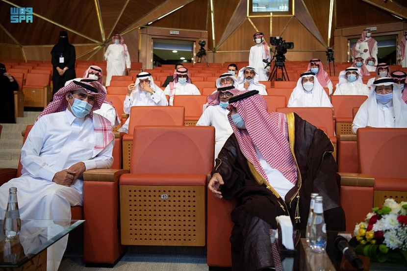 وزير الإعلام يكرم رئيس وكالة الأنباء السعودية السابق بمناسبة تقاعده