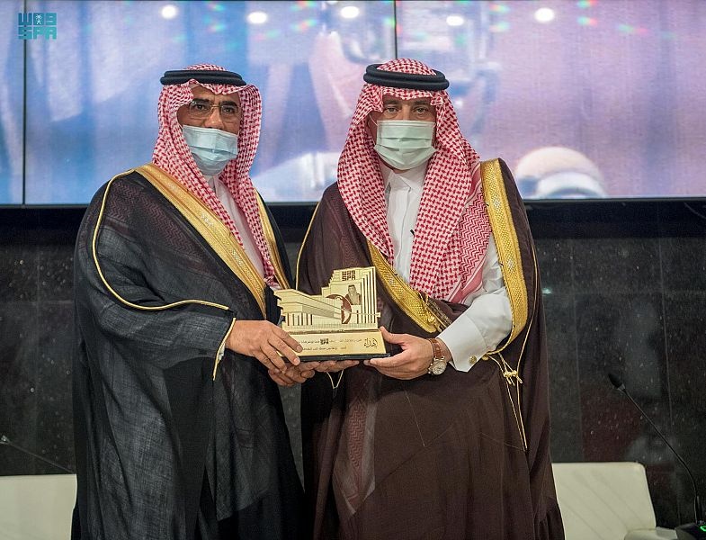 وزير الإعلام يكرم رئيس وكالة الأنباء السعودية السابق بمناسبة تقاعده