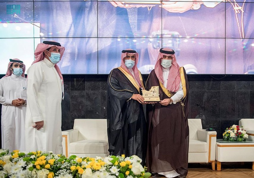 وزير الإعلام يكرم رئيس وكالة الأنباء السعودية السابق بمناسبة تقاعده