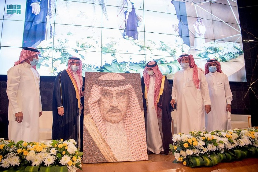 وزير الإعلام يكرم رئيس وكالة الأنباء السعودية السابق بمناسبة تقاعده