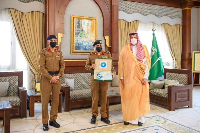 أمير المدينة يطلع على التقرير السنوي لأعمال «الدفاع المدني»