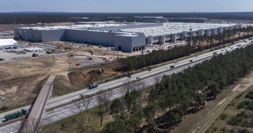 تأجيل افتتاح  مصنع "تيسلا" في برلين إلى أكتوبر المقبل